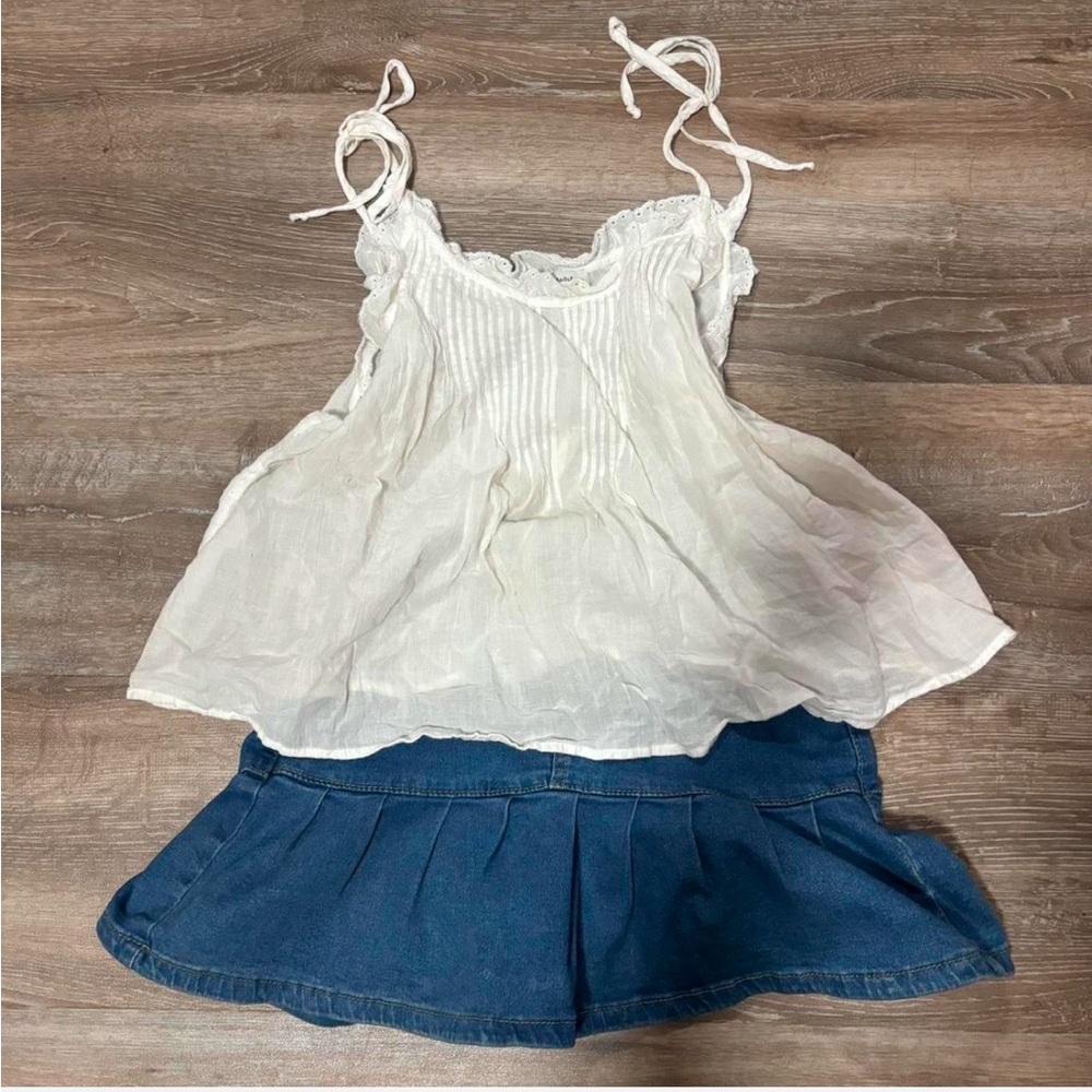 womens white ruffle hem flowy top !